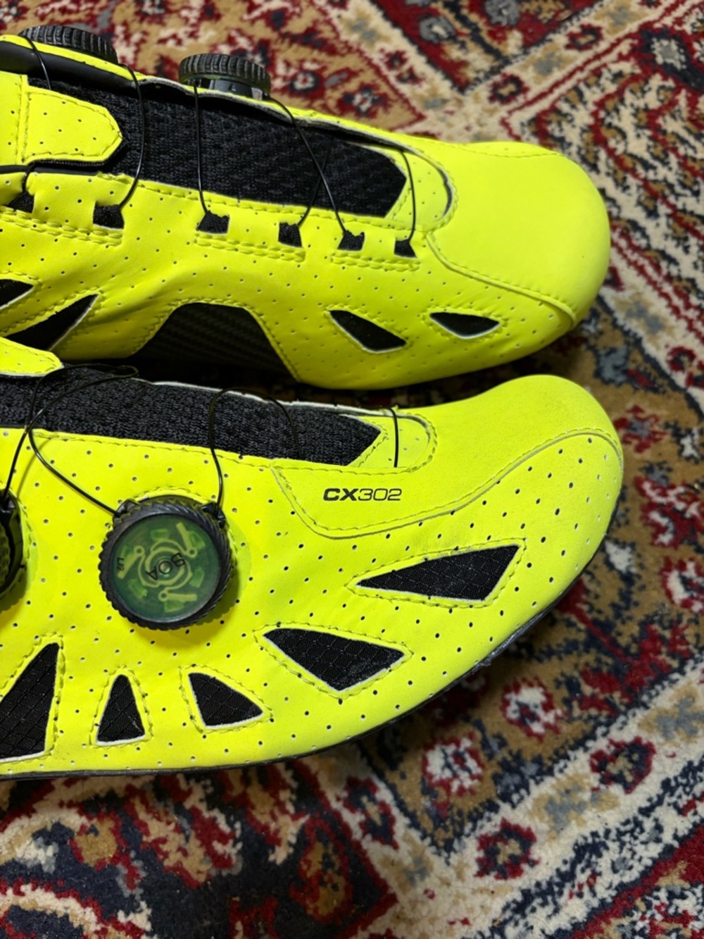 New Lake CX302 cycling shoes. Size 44. Hi-viz yellow - Picture 6 of 7